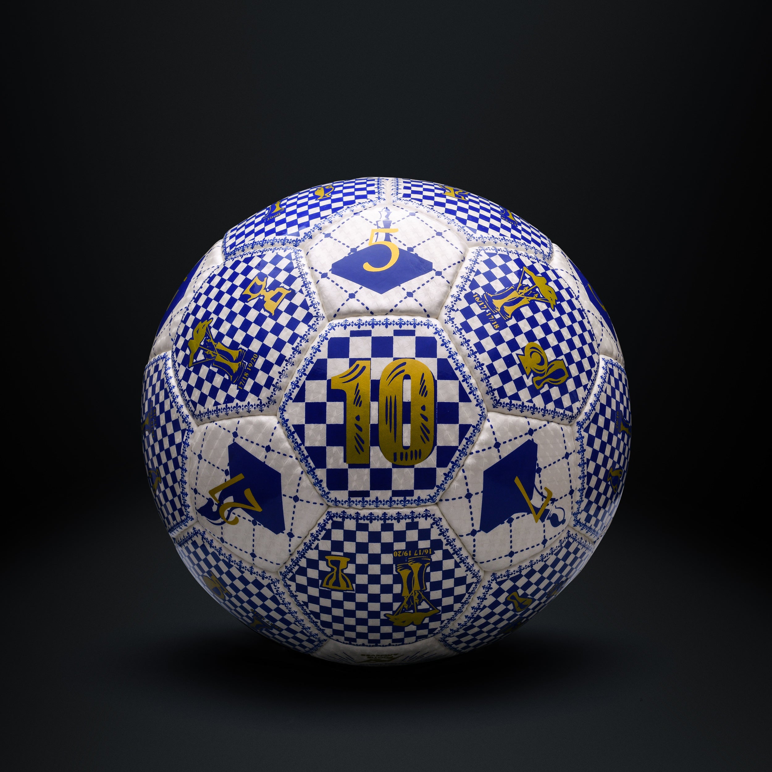 Back view of Zinedine Zidane Chess Master ZZ Edition size 5 football showing panel structure